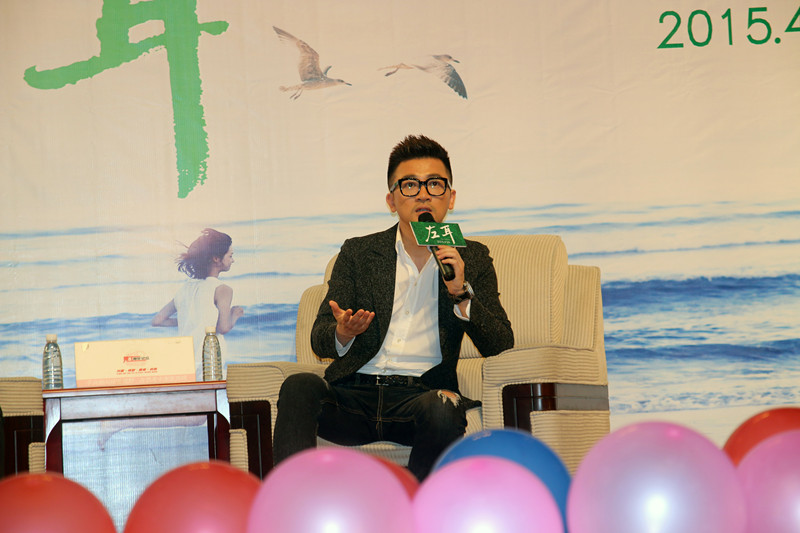 苏有朋与同学进行互动