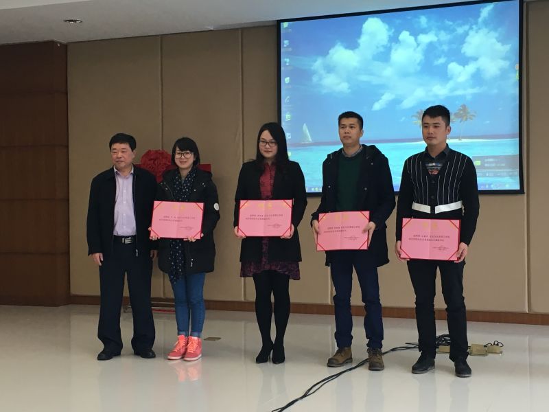 颁发副会长、秘书长聘书-800