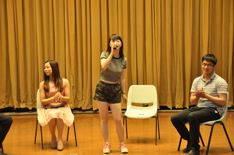 罗瑜校友现场倾情演唱-800