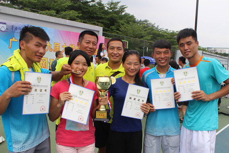 获奖队员与教练合影_副本