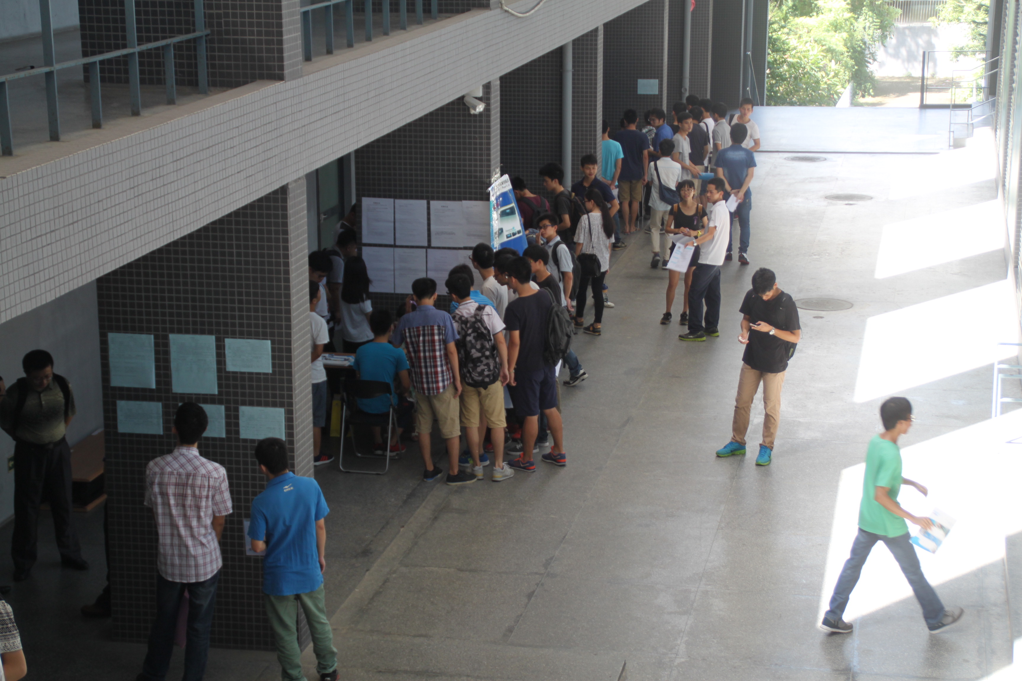 因地制宜举办招聘会