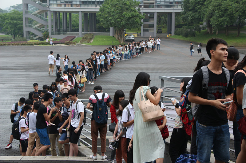领票队伍(陈洁纯摄) (2)_副本