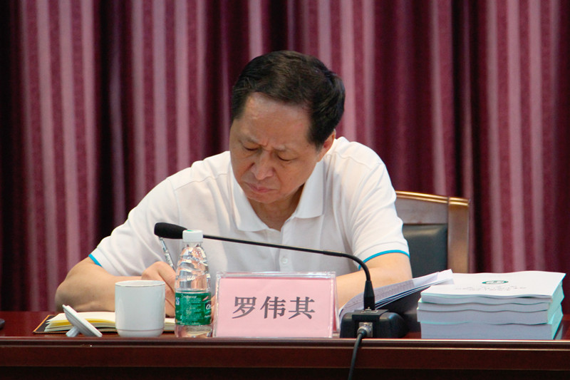 罗伟其厅长听取学校汇报工作01_副本