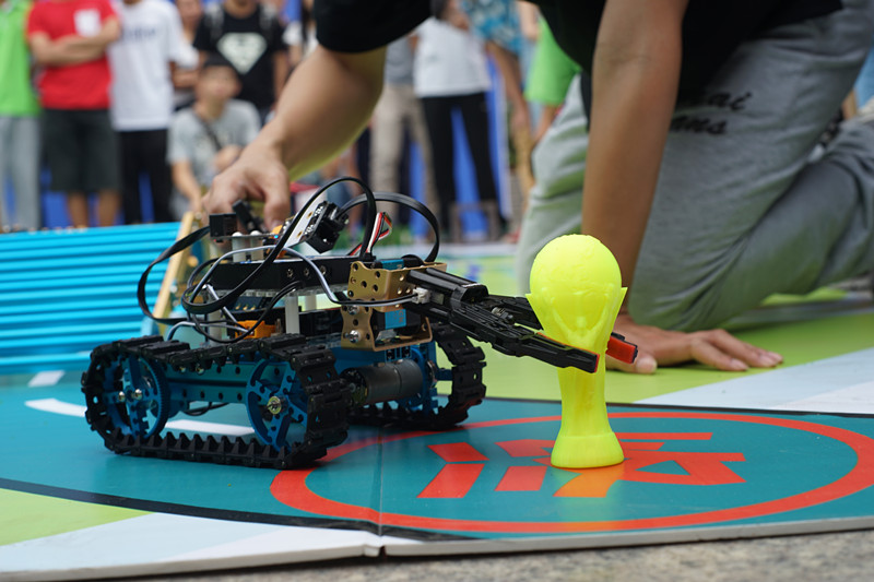 机器人进行障碍扫除