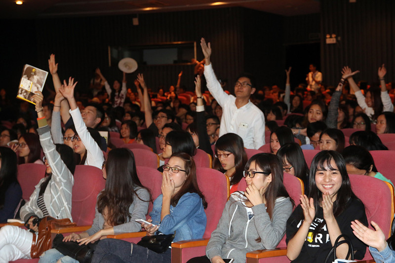 学生积极参与互动