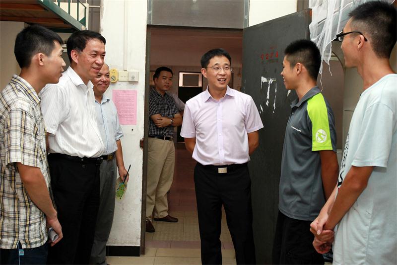 了解新生报到情况