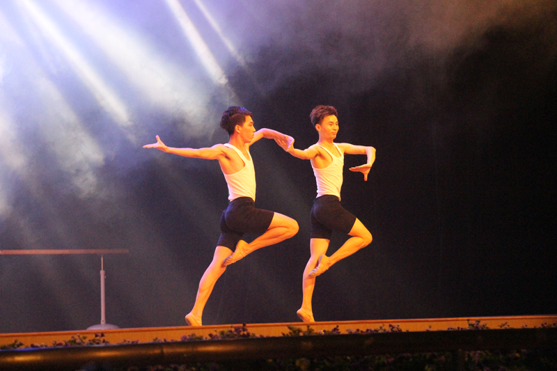 《课间组合》-800